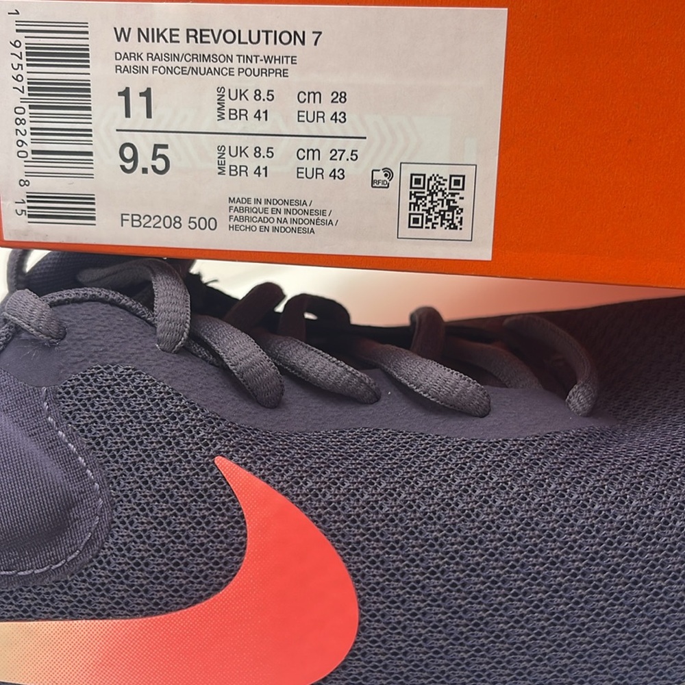NIKE Men’s REVOLUTION 7
DK RAISIN/CRIMSON TINT-WHITE-HOT PUNCH
Style FB2208-500 - Picture 16 of 16